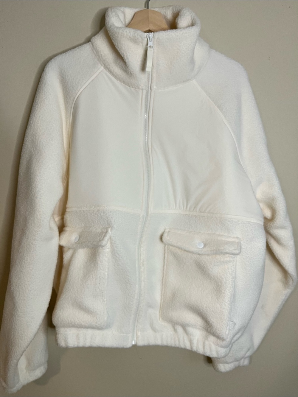 Blogilates bonfire fleece jacket cream color medium nwt